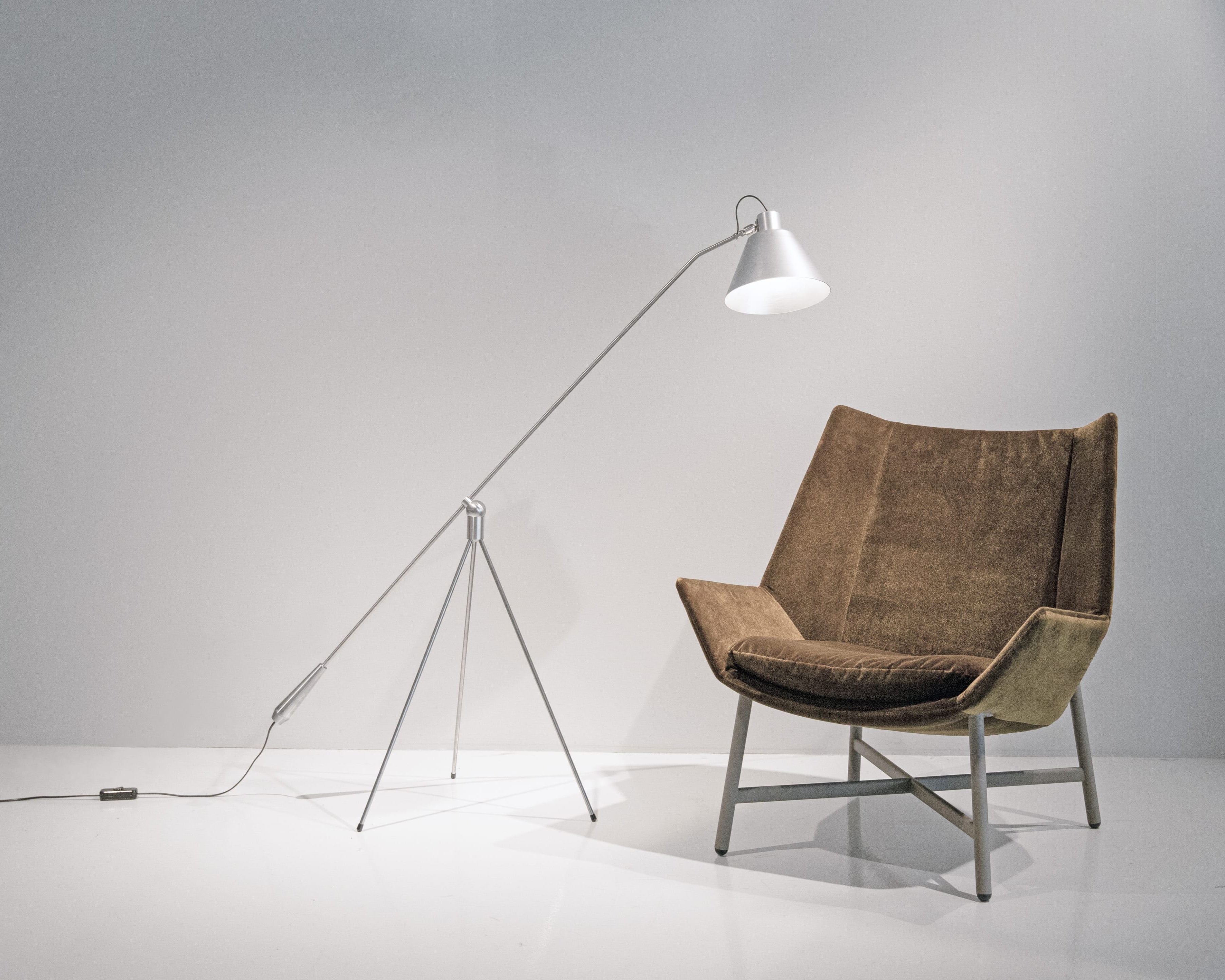 Magneto floor lamp