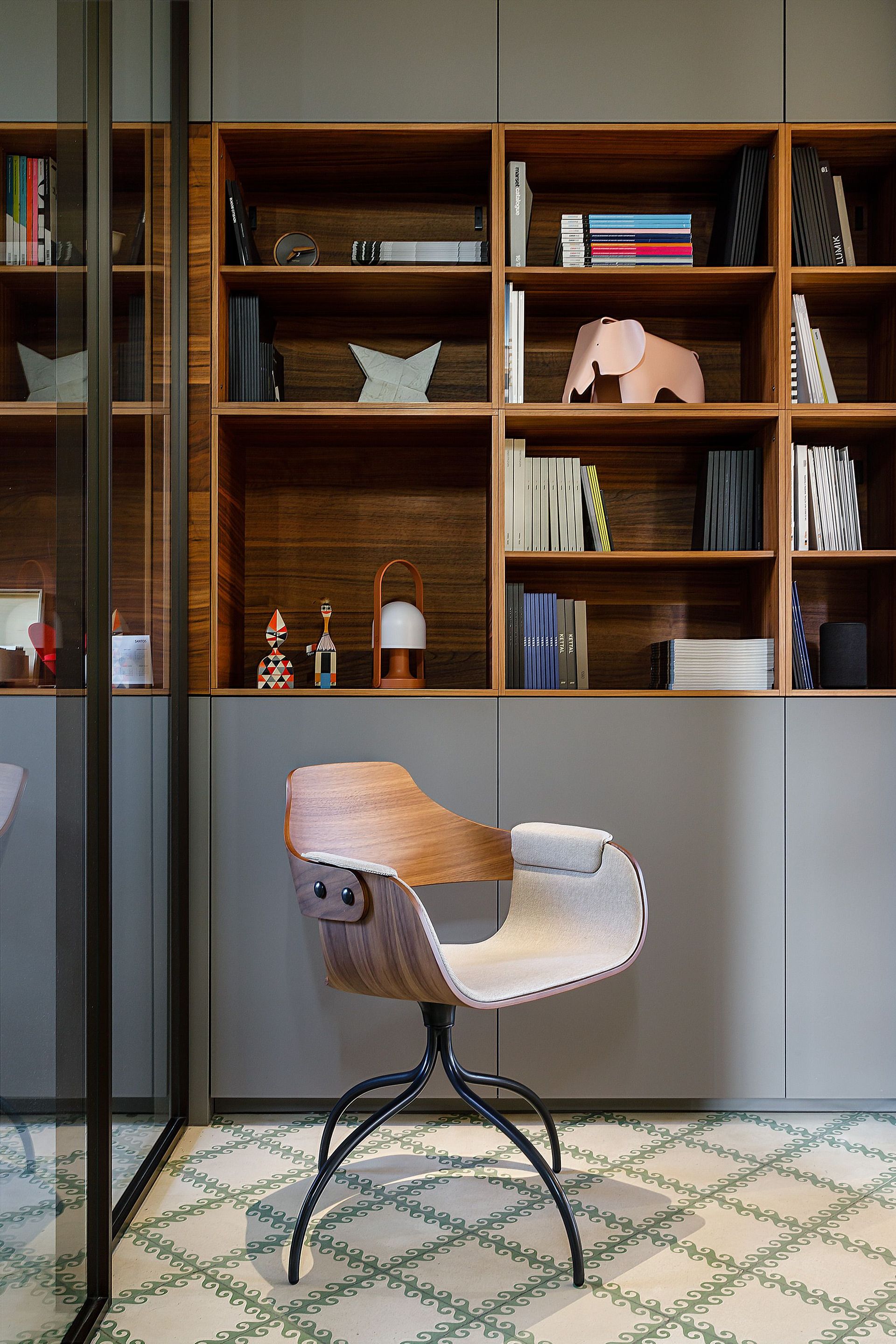 showtime | swivel base