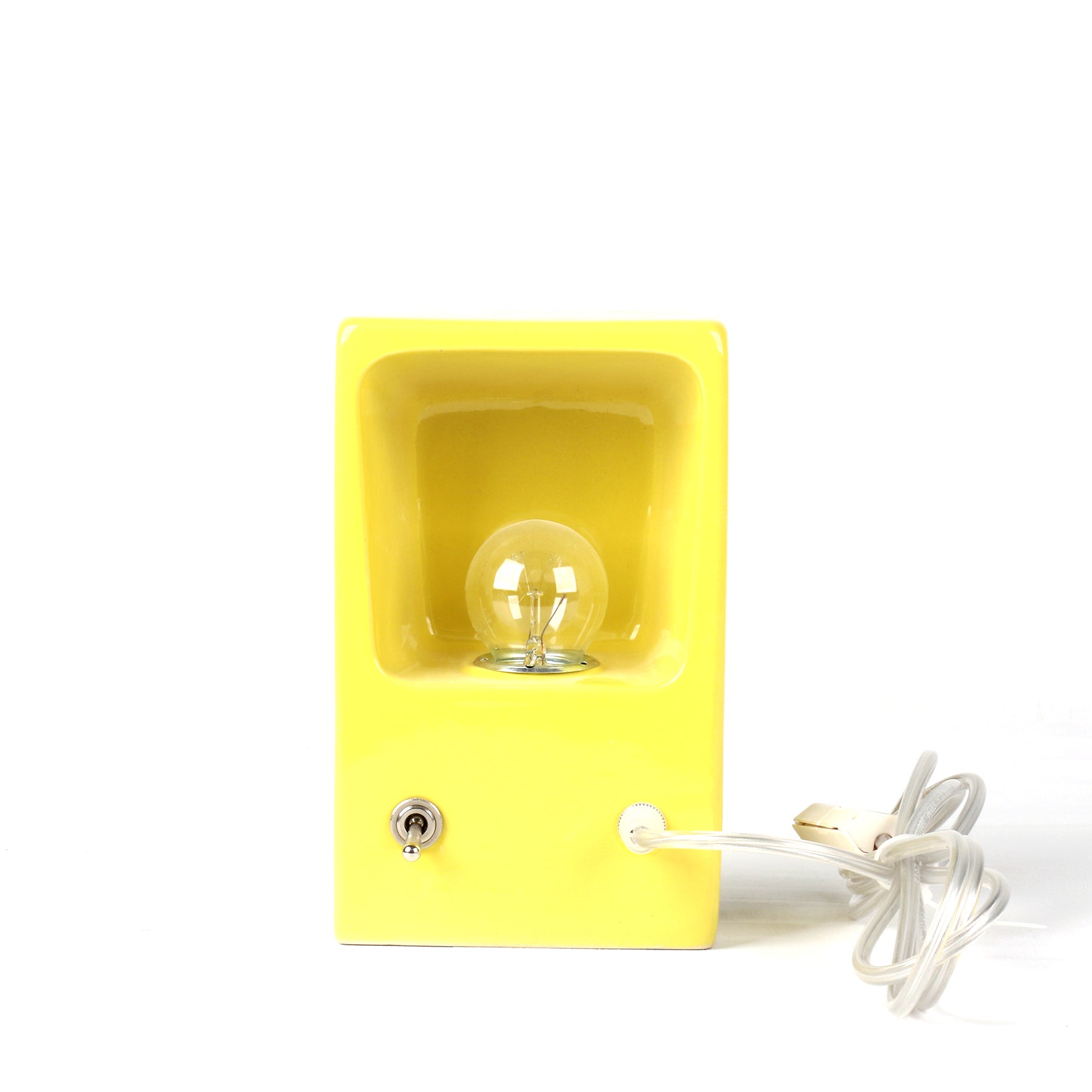 Yellow lamp | Frozen Fountain