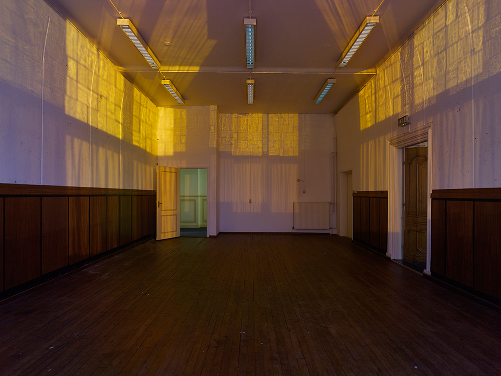 camera lucida | empty classroom