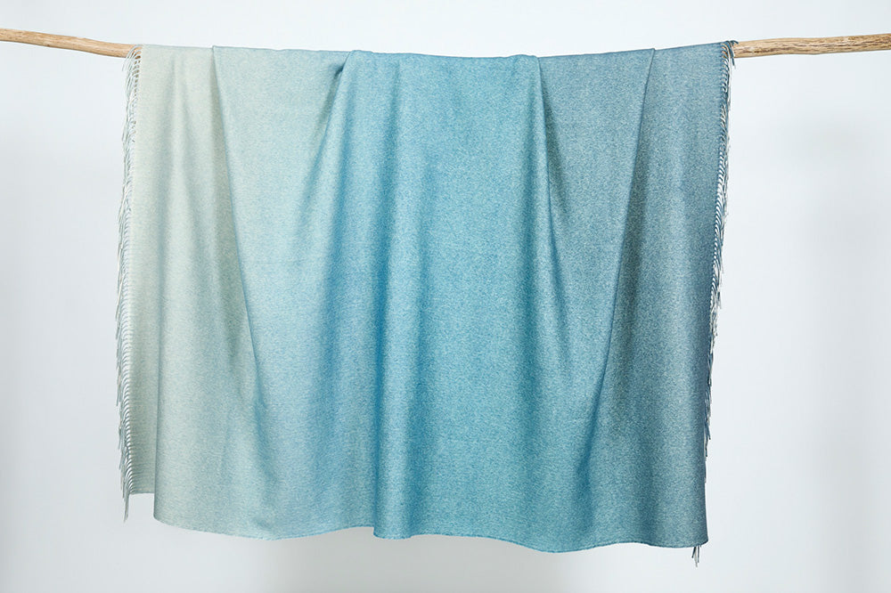 Blanket ombré effect | petrol blue
